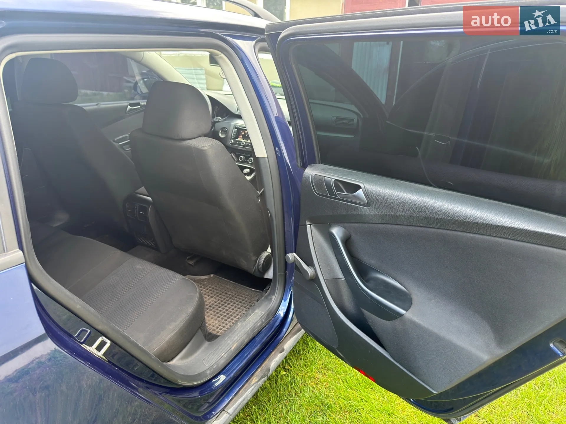 2010 Volkswagen Passat - мініатюра 2