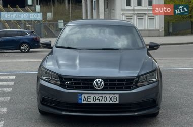 Седан Volkswagen Passat 2016 в Днепре