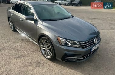 Седан Volkswagen Passat 2016 в Львове