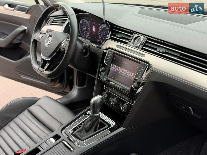 Универсал Volkswagen Passat 2016 в Ровно