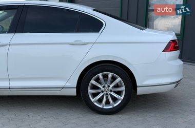 Седан Volkswagen Passat 2016 в Калуші