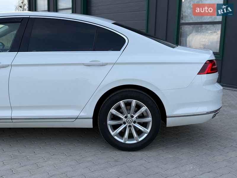 Седан Volkswagen Passat 2016 в Калуші