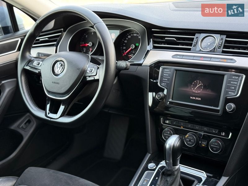 Седан Volkswagen Passat 2016 в Калуші