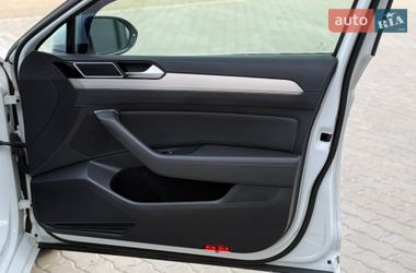 Седан Volkswagen Passat 2016 в Калуші
