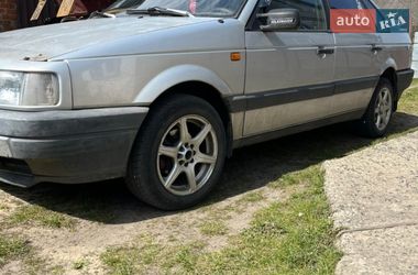 Седан Volkswagen Passat 1993 в Сарнах