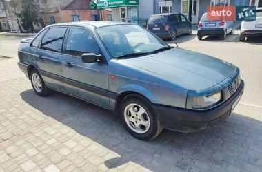 Седан Volkswagen Passat 1989 в Рокитному