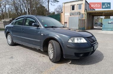 Седан Volkswagen Passat 2002 в Новояворовске