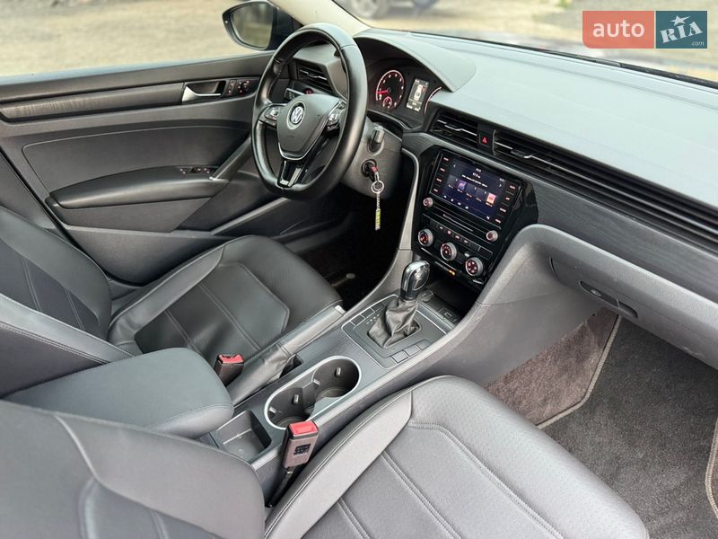 Седан Volkswagen Passat 2019 в Луцке