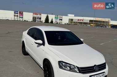 Седан Volkswagen Passat 2013 в Чернівцях