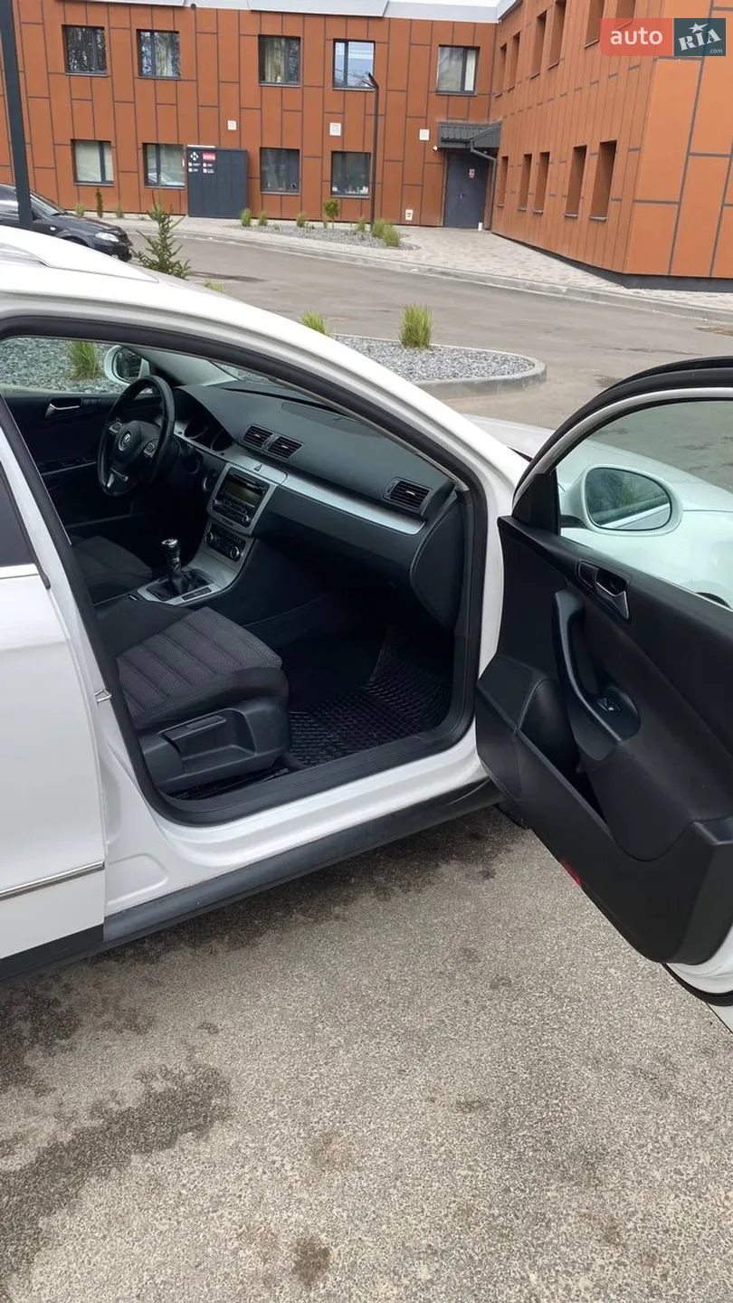 2010 Volkswagen Passat - мініатюра 12
