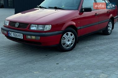 Седан Volkswagen Passat 1995 в Львове