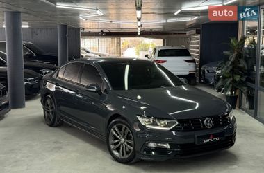 Седан Volkswagen Passat 2017 в Одессе