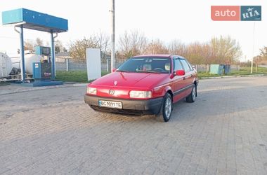 Седан Volkswagen Passat 1993 в Дубні