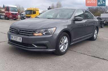 Седан Volkswagen Passat 2017 в Ровно