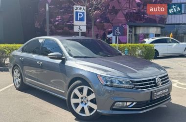 Седан Volkswagen Passat 2017 в Киеве