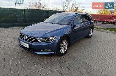 Універсал Volkswagen Passat 2017 в Рівному