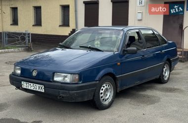 Седан Volkswagen Passat 1988 в Харькове