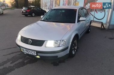 Седан Volkswagen Passat 2000 в Киеве