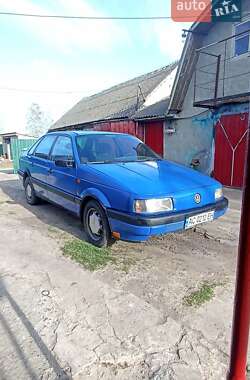 Седан Volkswagen Passat 1989 в Вараше