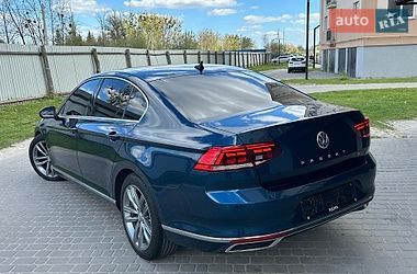 Седан Volkswagen Passat 2020 в Львове