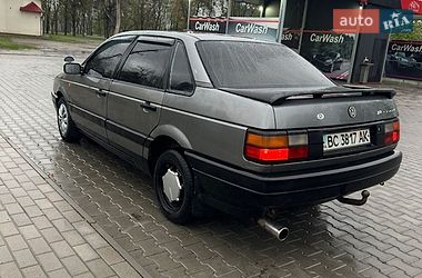 Седан Volkswagen Passat 1992 в Стрые