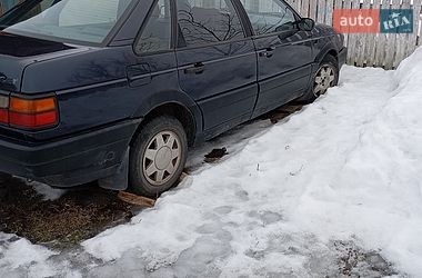 Седан Volkswagen Passat 1988 в Рівному