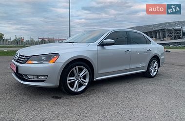 Седан Volkswagen Passat 2014 в Львові