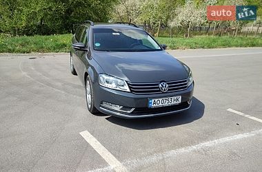 Універсал Volkswagen Passat 2012 в Ужгороді