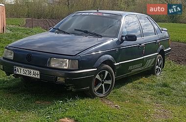 Седан Volkswagen Passat 1990 в Гусятині