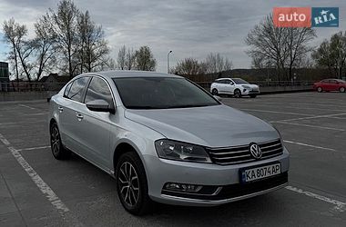 Седан Volkswagen Passat 2012 в Києві