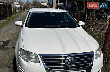 Седан Volkswagen Passat 2010 в Горішніх Плавнях