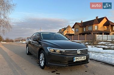 Седан Volkswagen Passat 2015 в Шостке