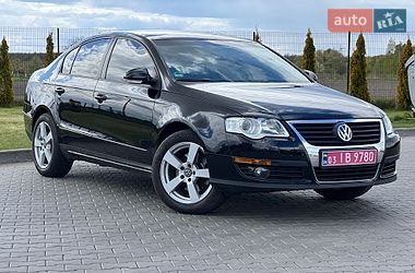 Седан Volkswagen Passat 2010 в Луцьку