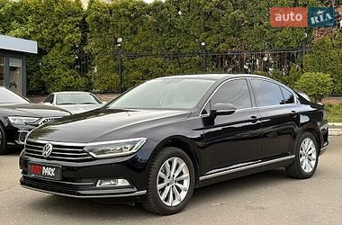 Седан Volkswagen Passat 2017 в Києві