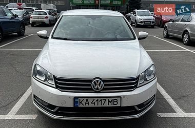 Седан Volkswagen Passat 2011 в Киеве