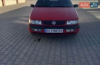 Седан Volkswagen Passat 1993 в Антонинах