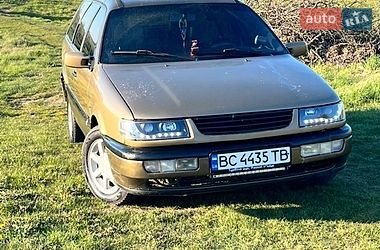 Універсал Volkswagen Passat 1996 в Добросині