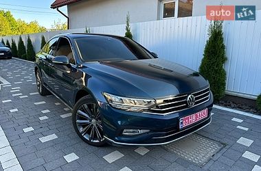 Седан Volkswagen Passat 2019 в Ужгороде