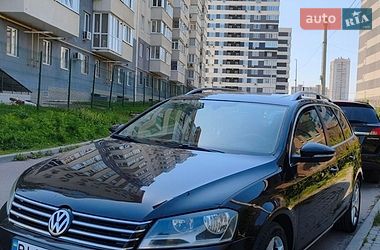 Універсал Volkswagen Passat 2012 в Харкові