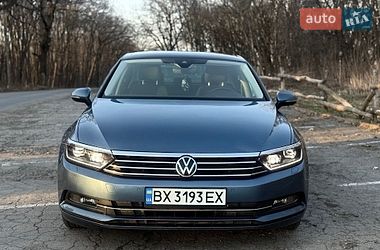 Седан Volkswagen Passat 2016 в Хмельницком
