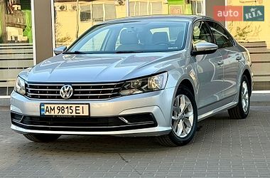 Седан Volkswagen Passat 2015 в Житомире