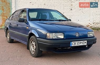 Седан Volkswagen Passat 1989 в Сновске