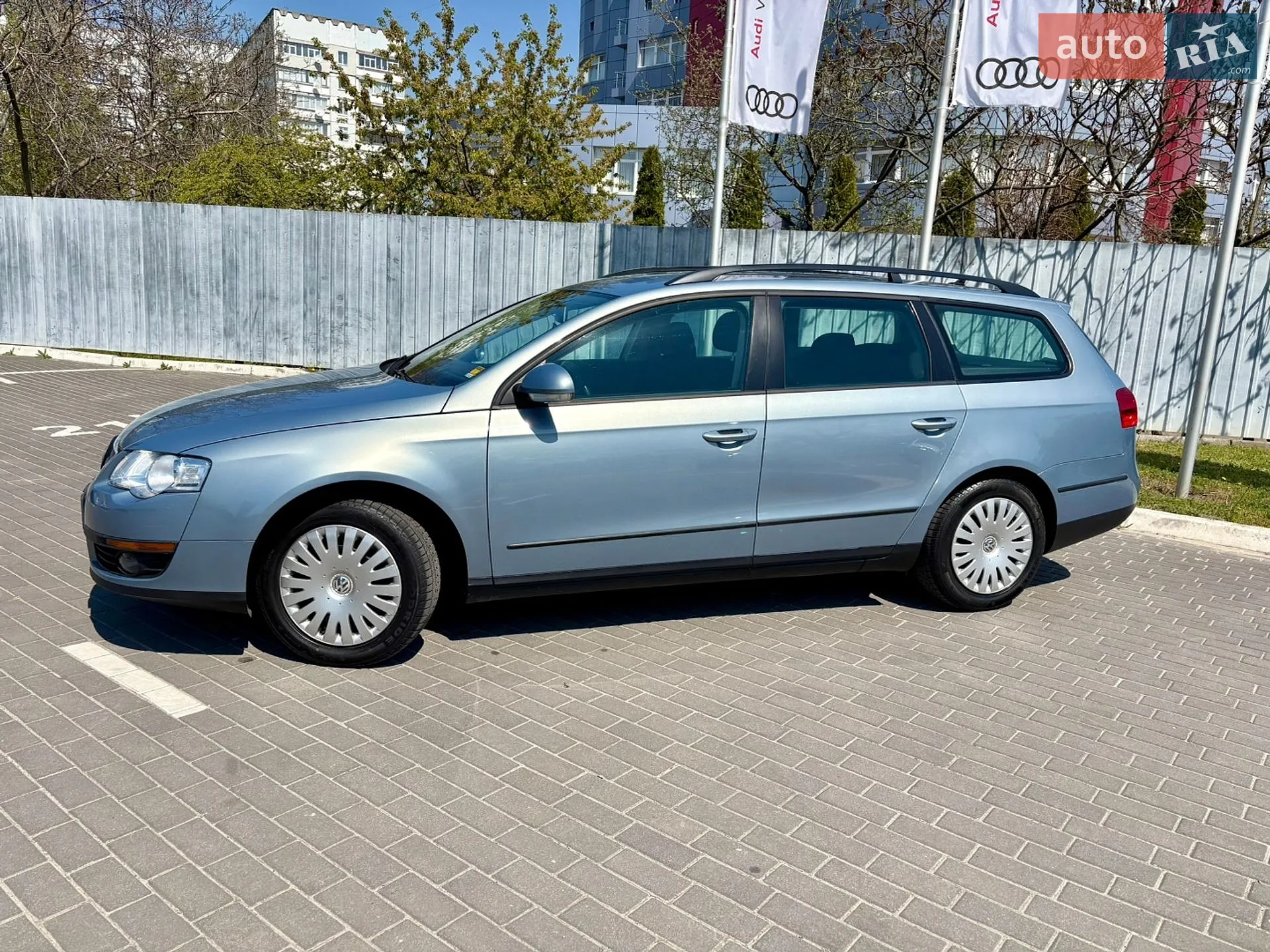 2010 Volkswagen Passat - мініатюра 4