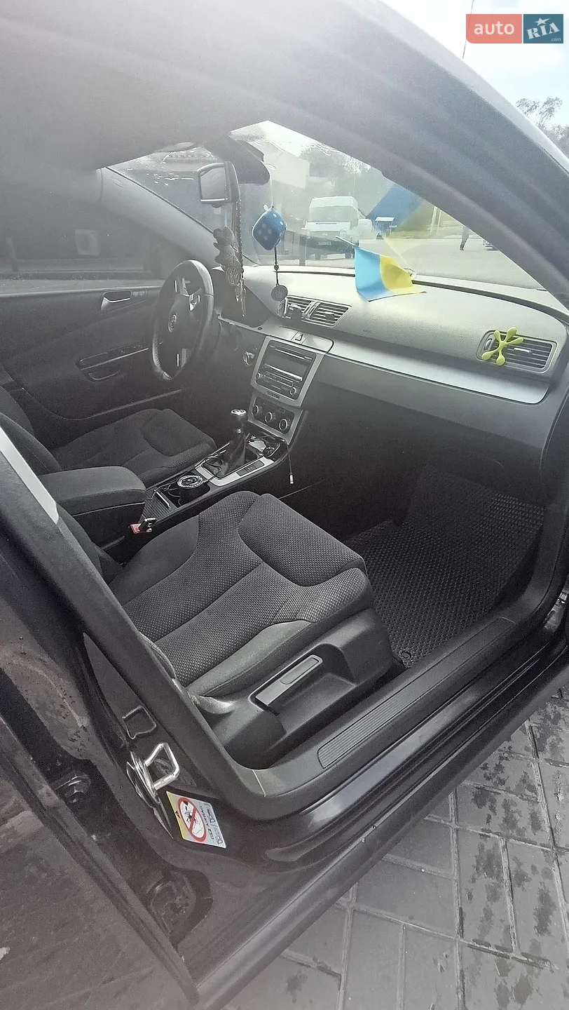 2010 Volkswagen Passat - мініатюра 2