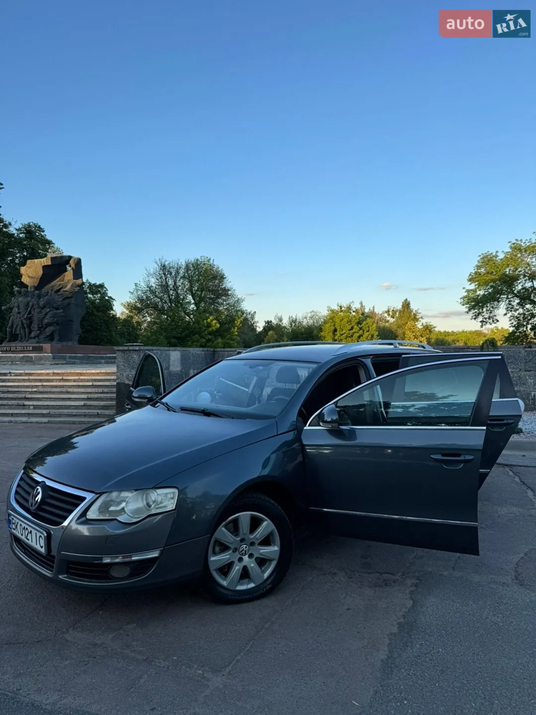 2010 Volkswagen Passat - мініатюра 2