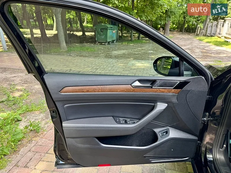 Volkswagen Passat 2018 VIN WVWZZZ3CZJE152620 фото оголошення 14 з 59