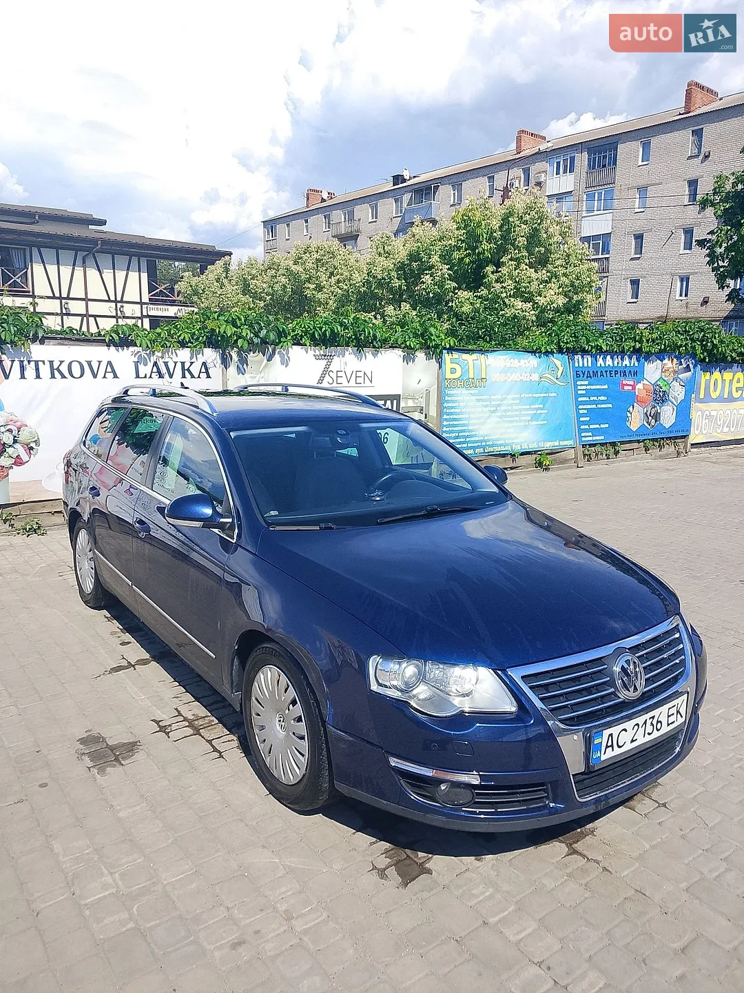 2010 Volkswagen Passat - мініатюра 2