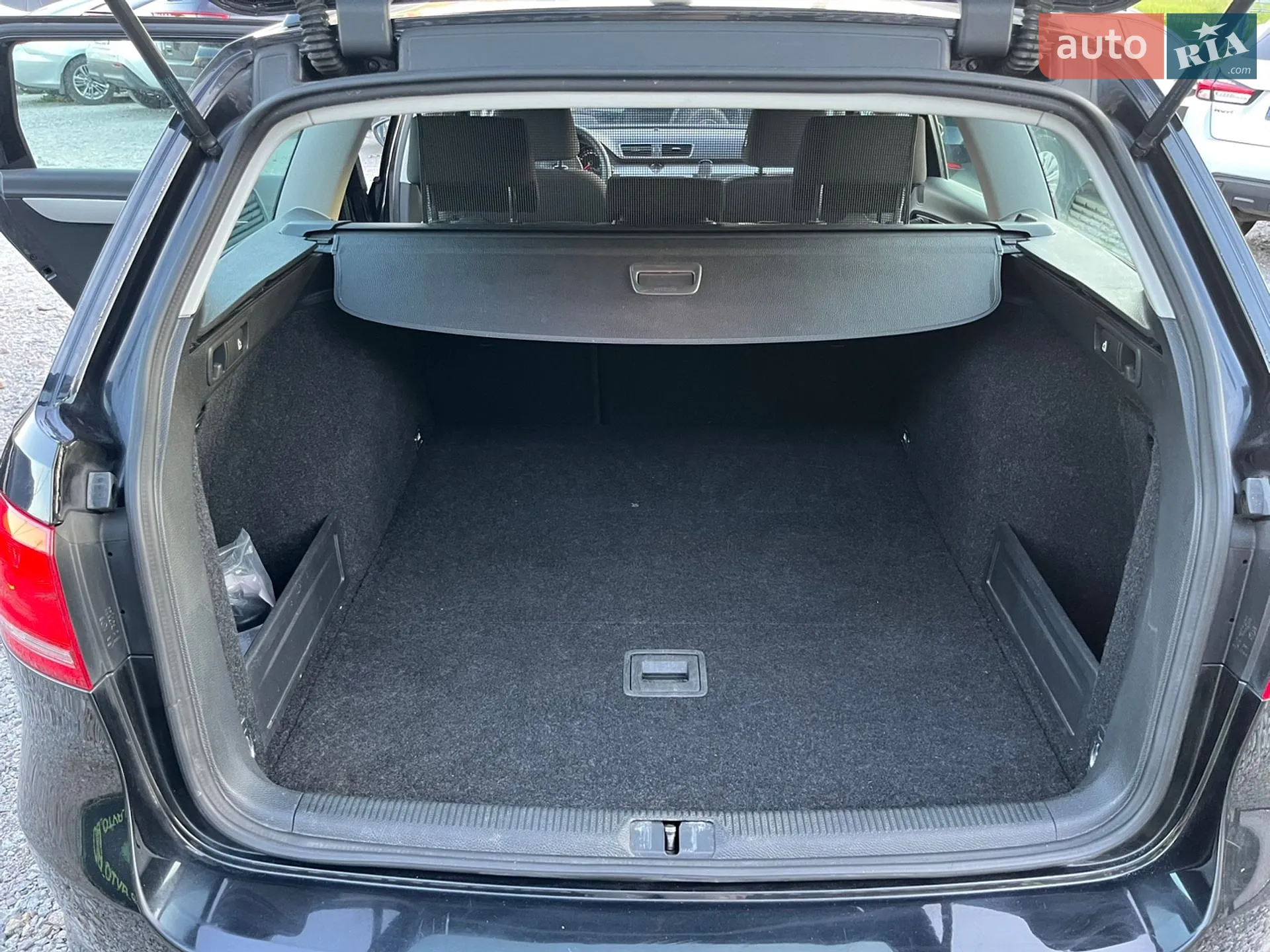 2010 Volkswagen Passat - мініатюра 4