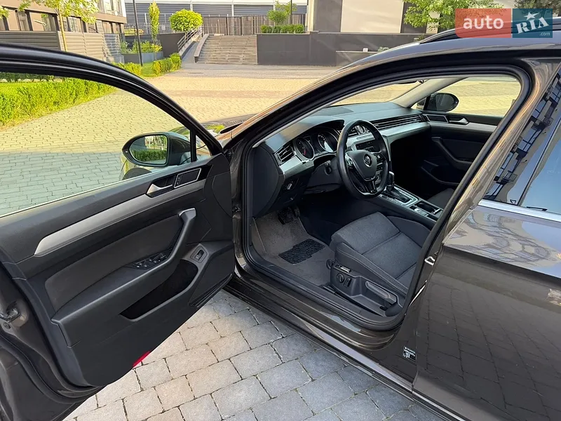 Volkswagen Passat 2017 VIN WVWZZZ3CZJE117175 фото оголошення 15 з 116