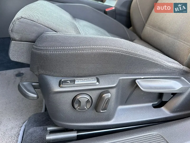Volkswagen Passat 2017 VIN WVWZZZ3CZJE117175 фото оголошення 19 з 116